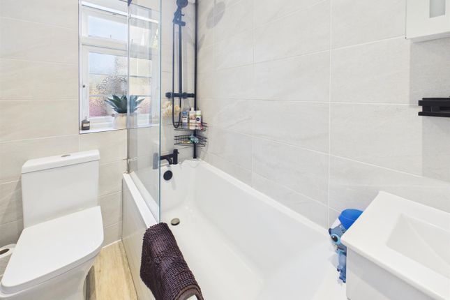 19, Northdown Close, Ruislip photo 4