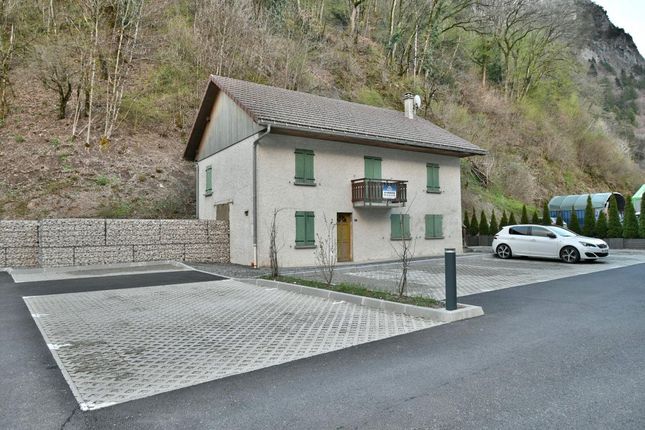 Commercial property for sale in Rhône-Alpes, Haute-Savoie, Thônes