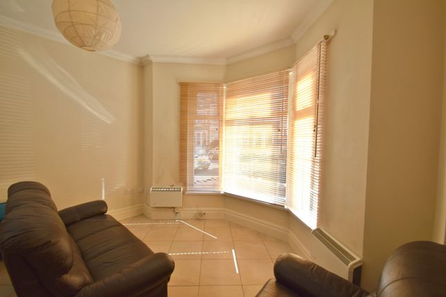 Thumbnail Flat to rent in Claude Road, Roath