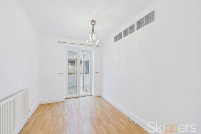 16 Pilgrim Spring, Folkestone photo 4