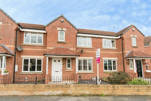 3-bed house on 2, Violet Close, CASTLEFORD, £220,000