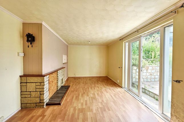19, Broughton Avenue, Swansea photo 3