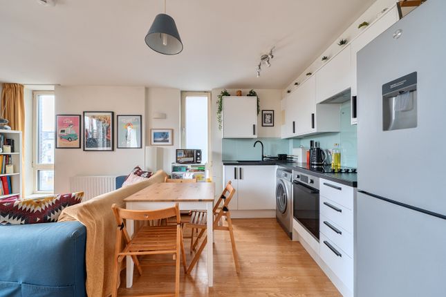Flat Nine, Seven Sisters Road, London photo 2