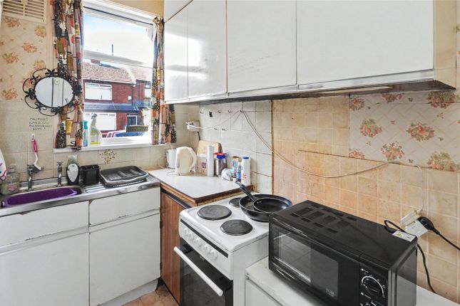 19, Oakley Terrace, West Yorkshire photo 4
