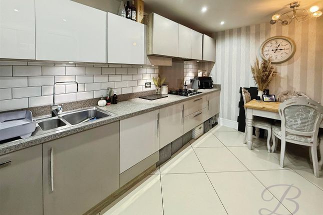 68, Kingfisher Way, Newark photo 2