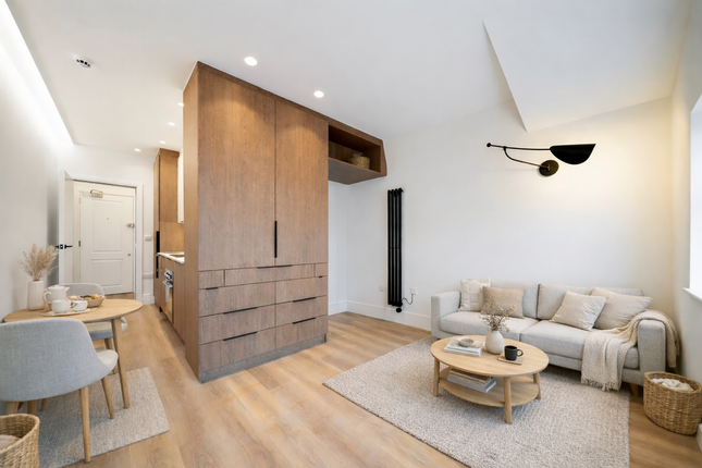 1-bed flat on 84,Flat A, Willow Vale, London, £290,000