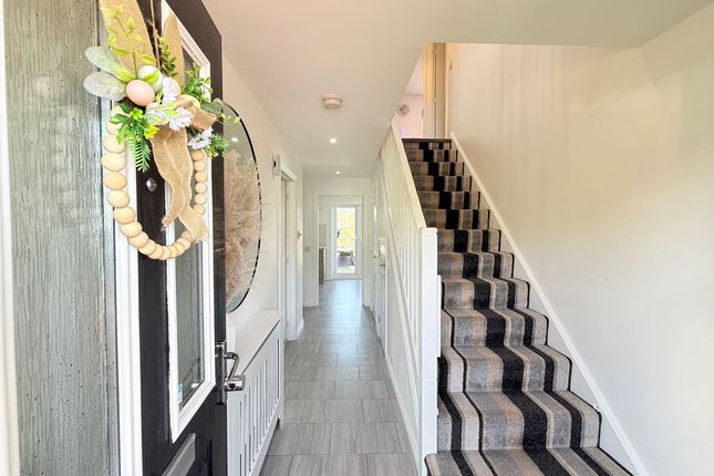 75, Aitken crescent , Redding  photo 2