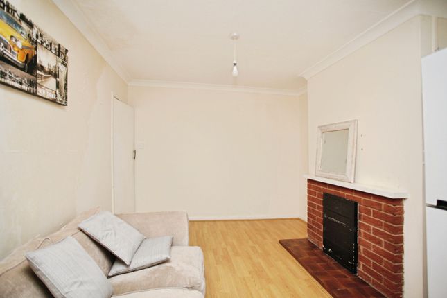 6, Caludon Park Avenue, Wyken, Coventry photo 4
