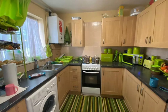 32, Sheerwater Road, London photo 5
