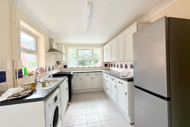 82, Gordon Road, WELLINGBOROUGH photo 5