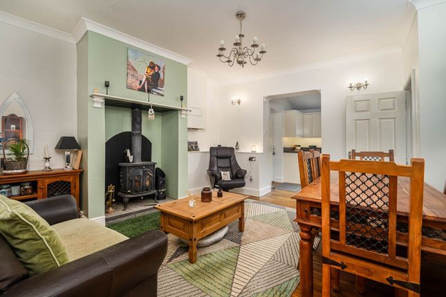 27 Leeds Road, Birstall photo 3