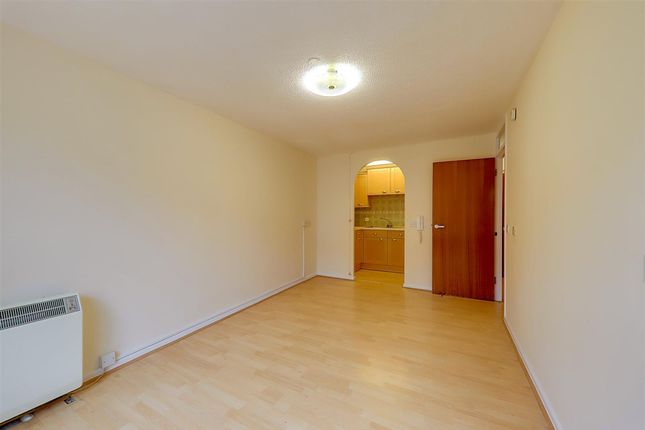30 Gainsborough Lodge, Worthing photo 3