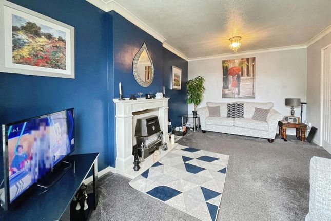 31, Tay Court, Bradford photo 3
