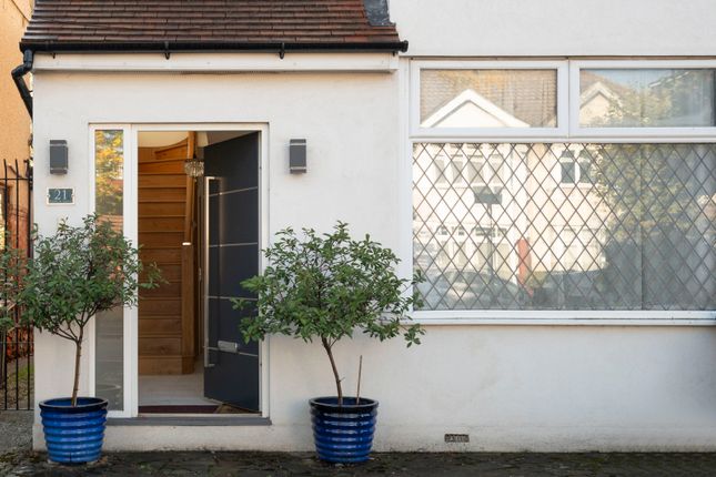 Taunton Avenue, West Wimbledon photo 4