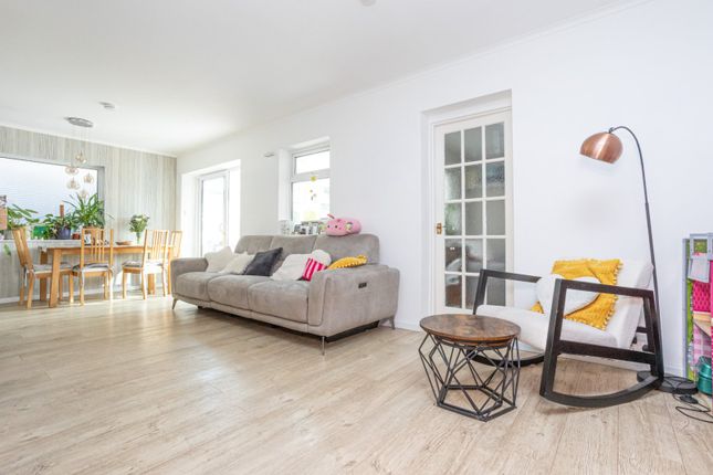 25, The Warren Drive, Kent photo 2