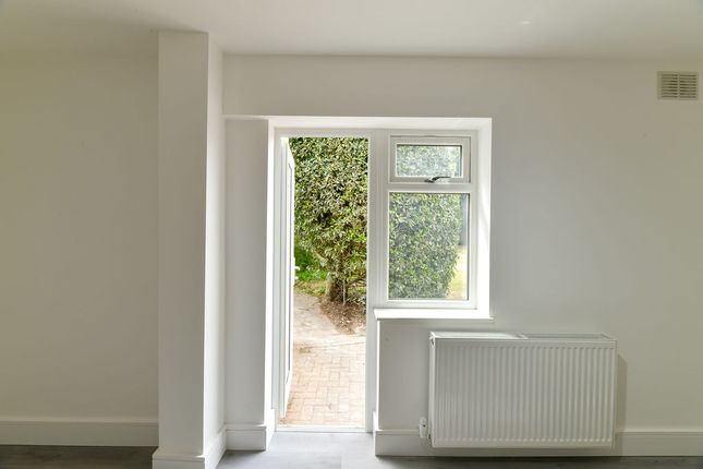 92, Great Cambridge Road ( Flat 4 )- GFRL, Waltham Cross photo 3