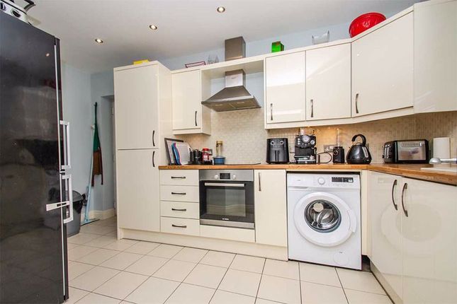 12, Merlin Close, Walsall photo 4