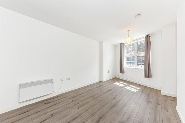 Flat 3, Holywell House, Wellington Passage, London photo 2