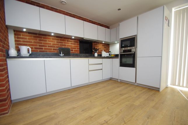 Junction Court, WD17, Watford photo 4
