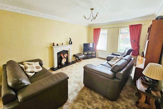 16, Cedar Close, Bedlington photo 2