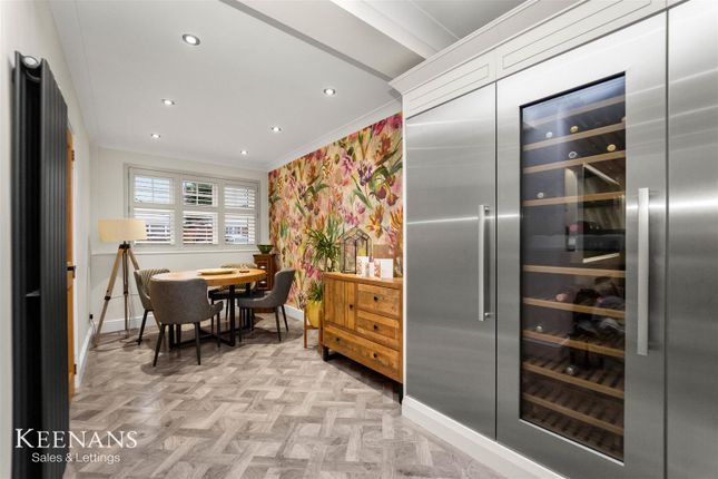 34, Lawnswood Park Road, Manchester photo 4