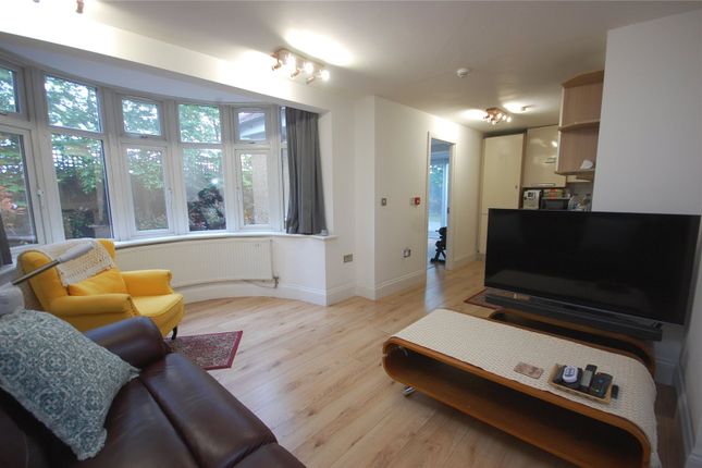 Flat for sale in Renters Avenue, Hendon