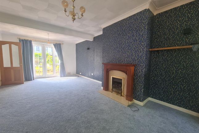 95, Shaws Avenue, Warrington photo 2