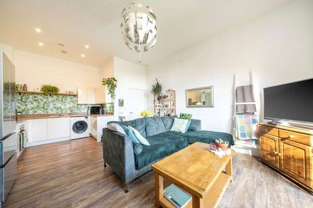 Flat 1, Wey Corner,, Walnut Tree Close, Surrey photo 2