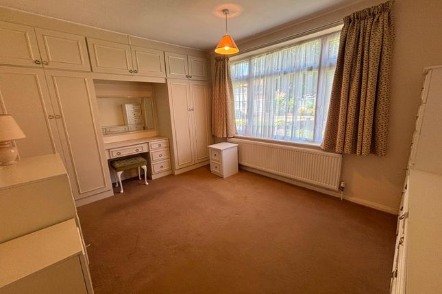5, Robert Avenue, St. Albans photo 4