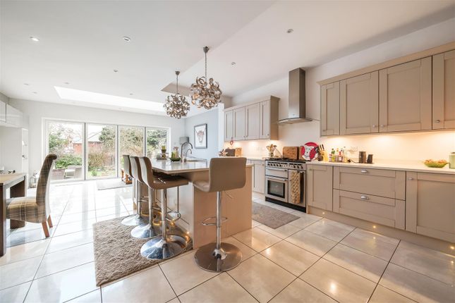 27, Forest Road, Crowthorne photo 3