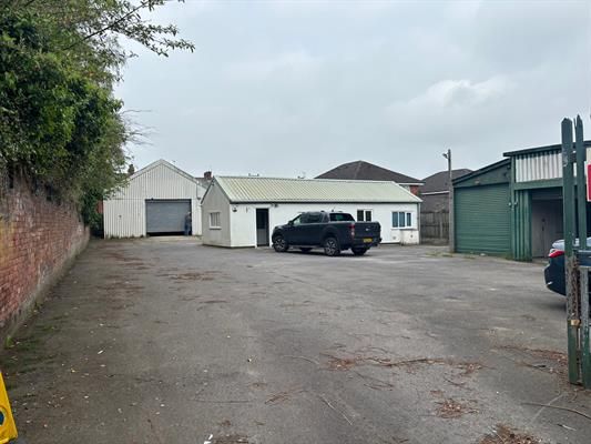 Light industrial to let in Bretherton Terrace, Leyland, Lancashire
