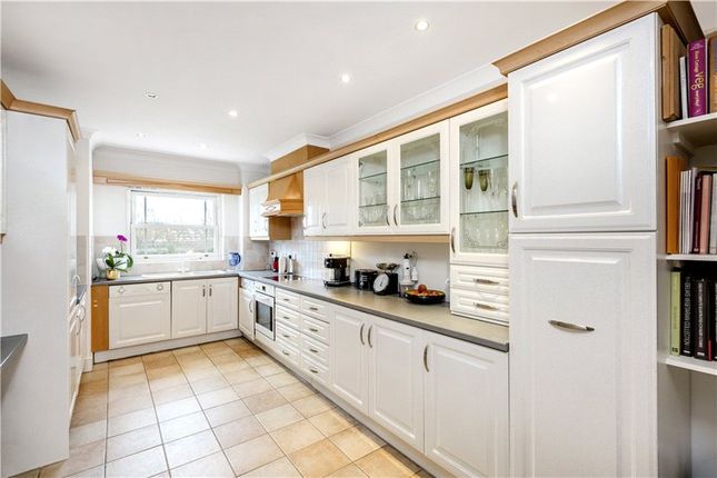 Flat to rent in Handel Mansions, Barnes, London