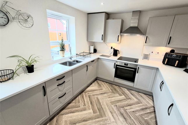 47, Dawes Way, Cannock photo 4