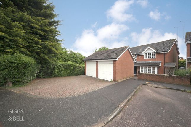 Detached house for sale in Rochford Drive, Luton, Bedfordshire