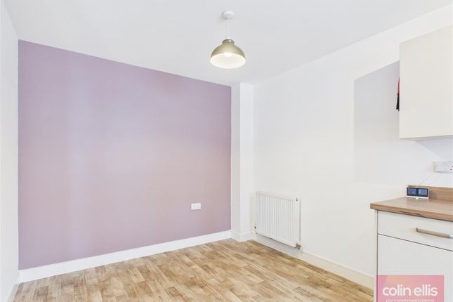 9, Pheasant Way, Scarborough photo 3