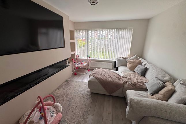 32, Denbrook Walk, Bradford photo 2