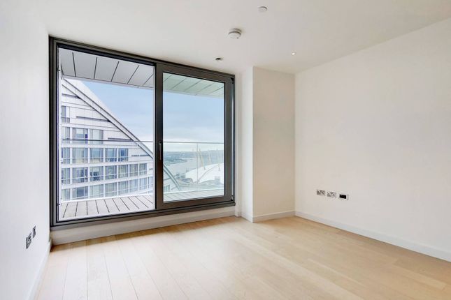 Flat to rent in Biscayne Avenue, Canary Wharf, London