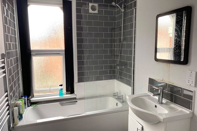Room 5, 37, Camden Road, Somerset photo 5