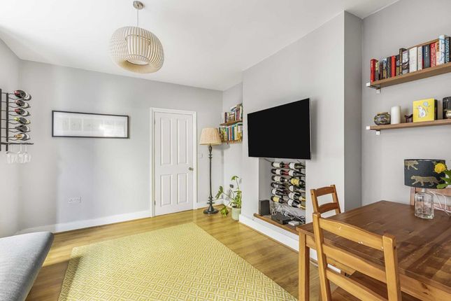 Flat for sale in Garratt Terrace, London