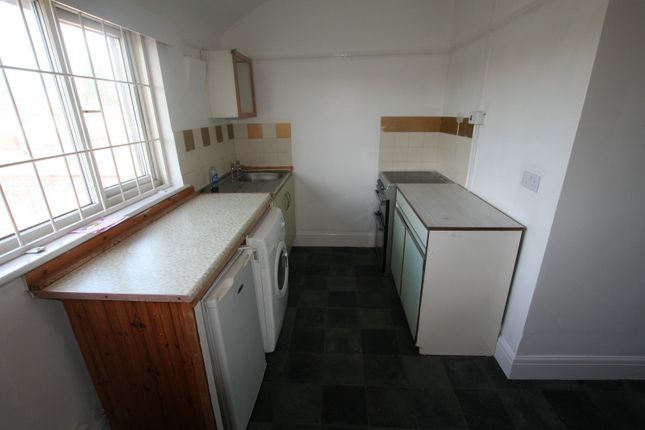 Overpool Road, Ellesmere Port photo 4