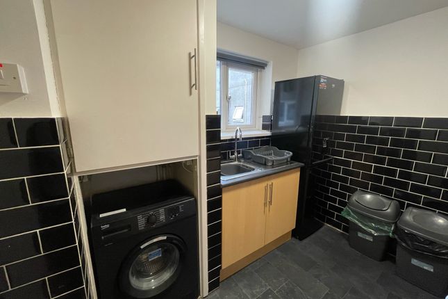 Flat to rent in The Philog, Whitchurch