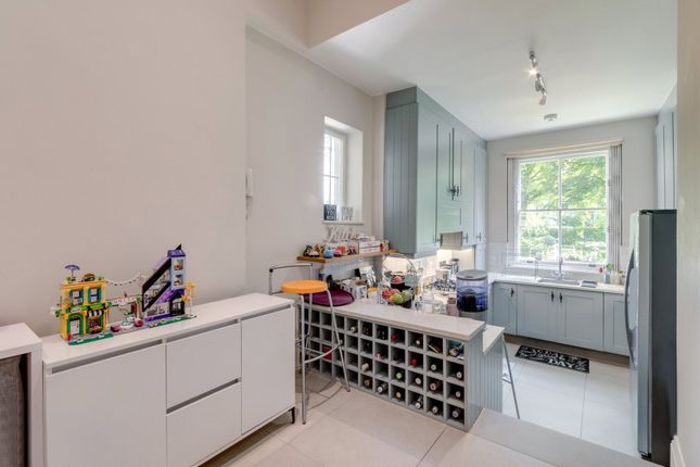 Flat for sale in Clifton Gardens, London