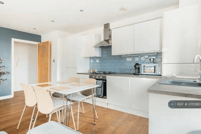Flat to rent in Chandos Road, London