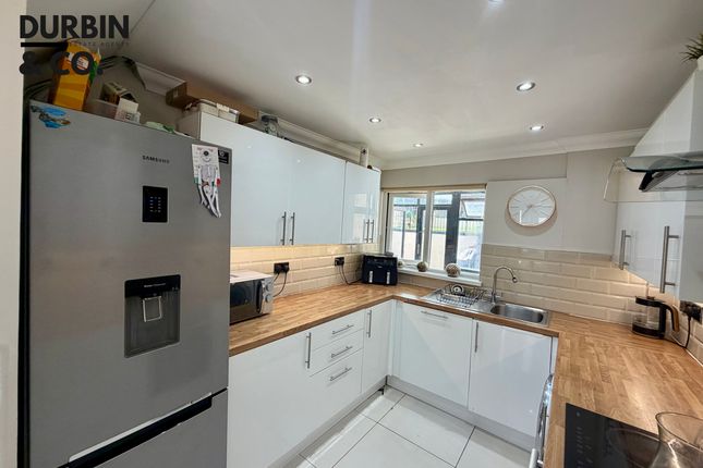 81 Moorland Crescent, Pontypridd photo 5