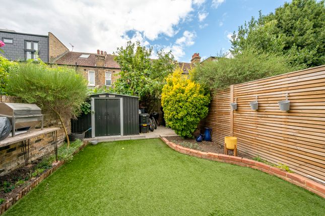 Clifton Park Avenue, Raynes Park photo 3