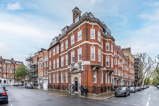 Triplex to rent in Draycott Place, London