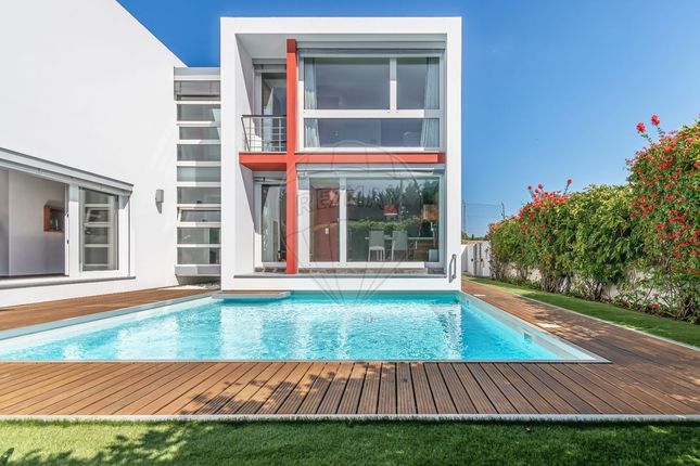 Villa for sale in Street Name Upon Request, Lisboa, Carcavelos E Parede, Pt