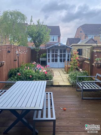 27, Waxwing Close, Aylesbury photo 2