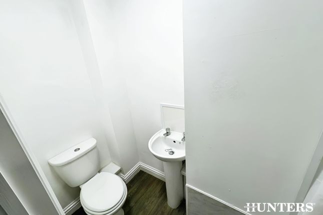 Flat 1 Bathroom 2.Png