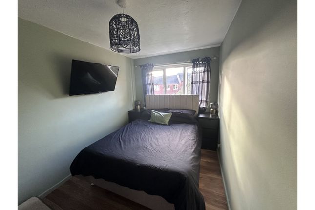 End terrace house for sale in Two Oaks Avenue, Burntwood